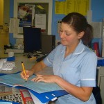800px-Staff_Nurse_Andrea_writing_up_her_notes Nurse